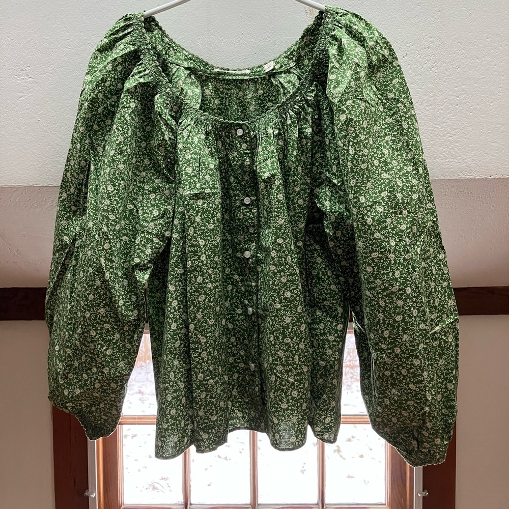 JACQUI TOP Green Cottage Daisy Floral